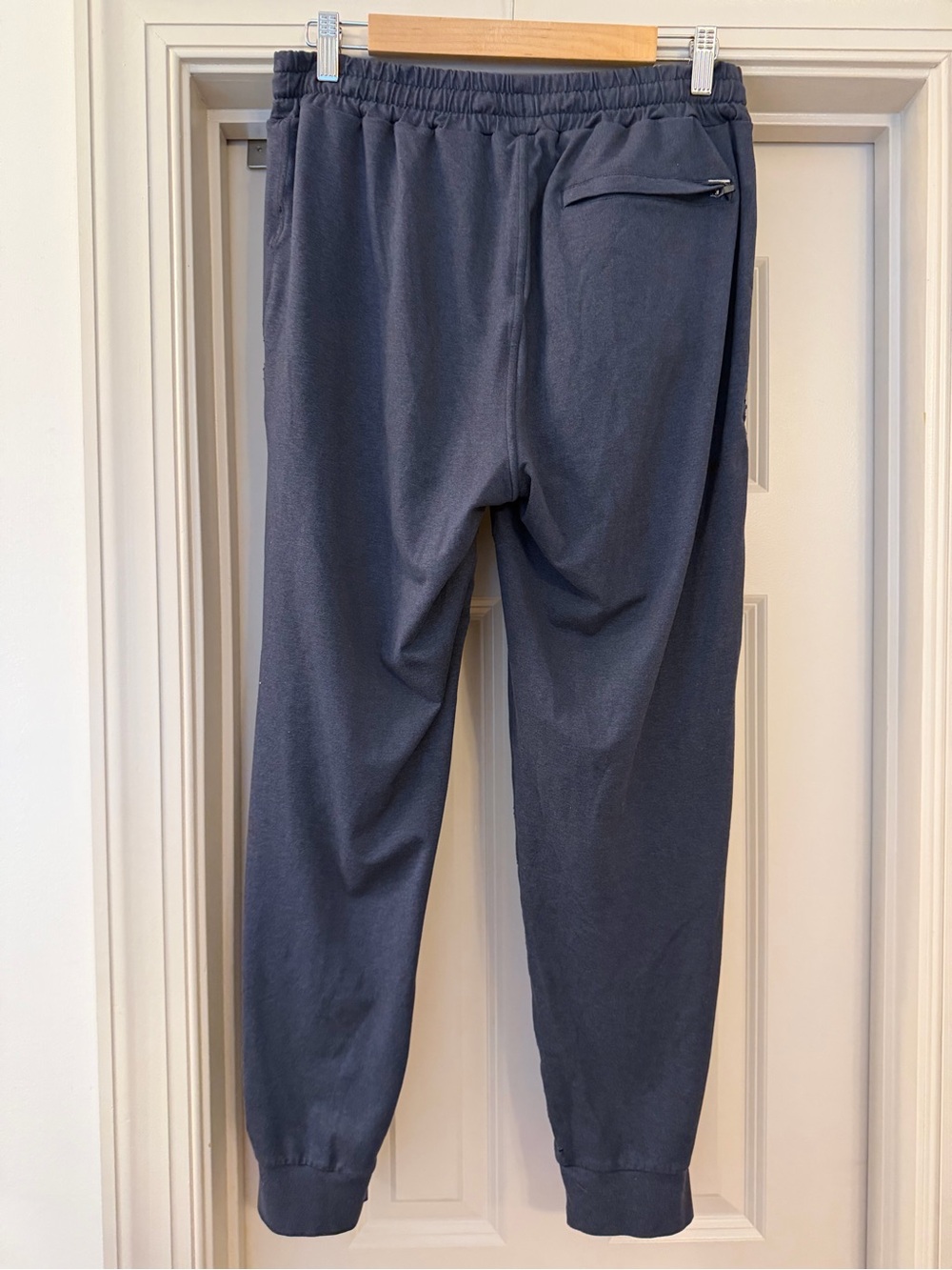 Vuori Men’s Ponto Performance Navy Joggers - Picture 3 of 5